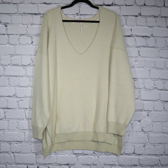 NWT - Women's V-Neck Sweater - Picture 2 of 3
